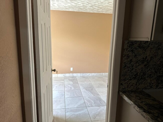 Building Photo - 6214 Wauconda Way W