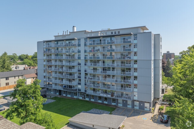 Building Photo - Four Seasons