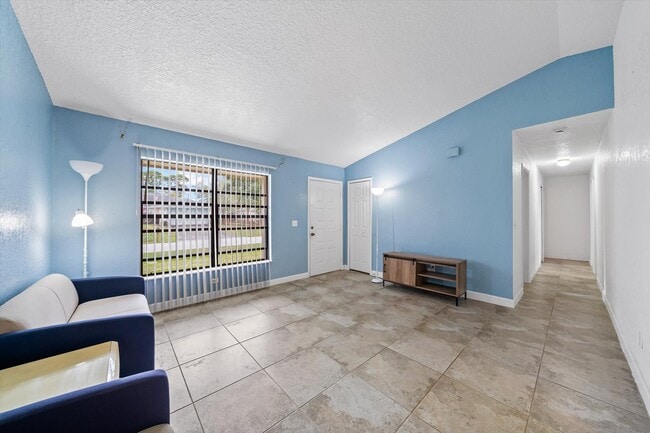 Foto del edificio - 701 Elmont St NW