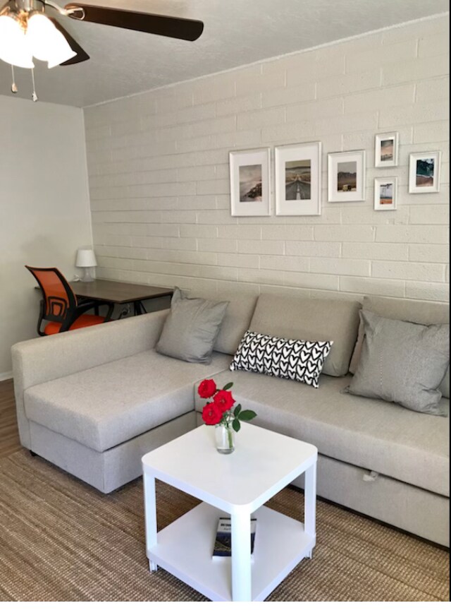 Foto del edificio - 1436 S Roberta St