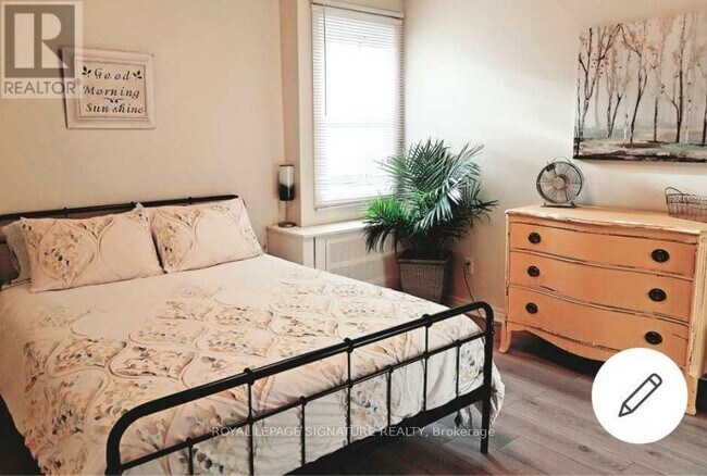 Photo du bâtiment - 608A MOUNT PLEASANT ROAD