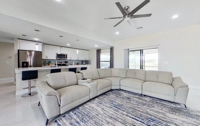 Building Photo - 706 SW 15th St