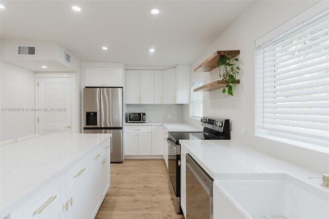 Foto del edificio - 1430 SW 32nd Ct