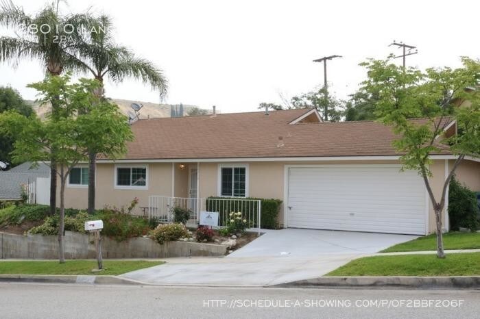 Foto principal - 4 bedroom in Canyon Country CA 91351
