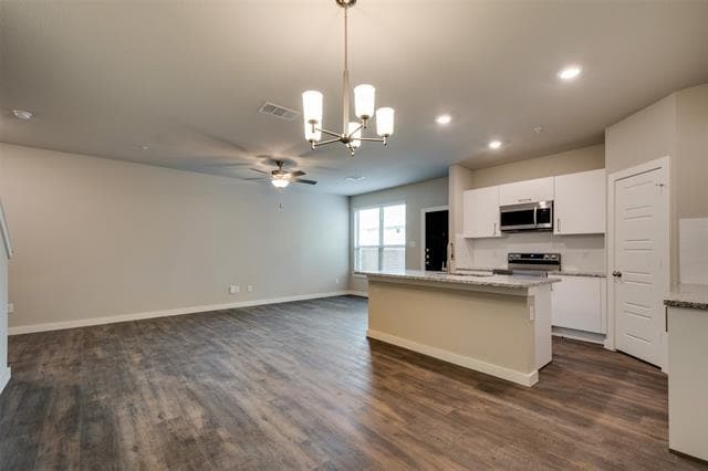 Building Photo - 619 Harvest Moon Dr