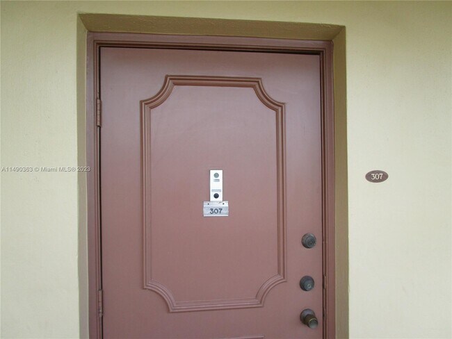 Foto del edificio - 6300 NW 62nd St
