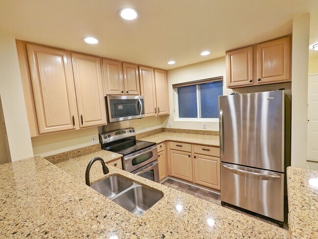 Building Photo - Pet friendly, 3BD/2BA, Douglas Condo Sgl G...
