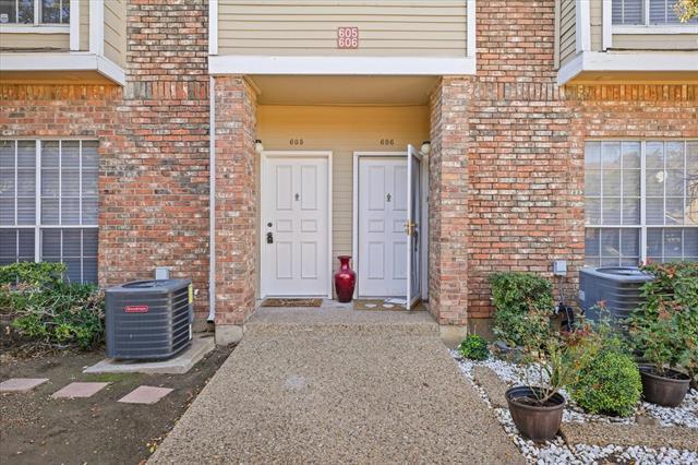 Foto del edificio - 3550 Country Square Dr