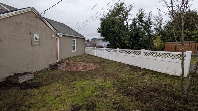 backyard - 1058 Howard St SE