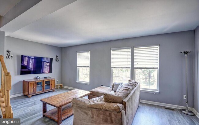 Building Photo - 102 Cagney Terrace SE