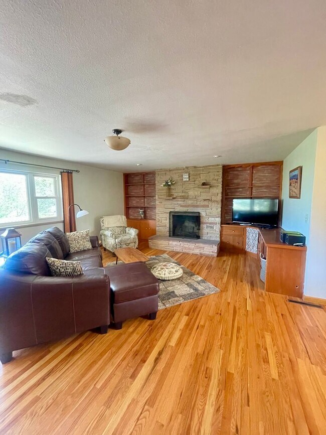 Foto del edificio - Furnished 3 bedroom/2bath close to Garden of the Gods