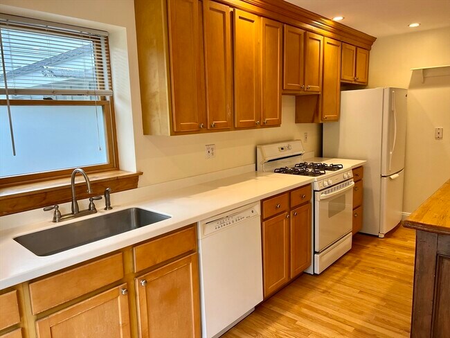 Foto del edificio - 46 Auburndale Ave