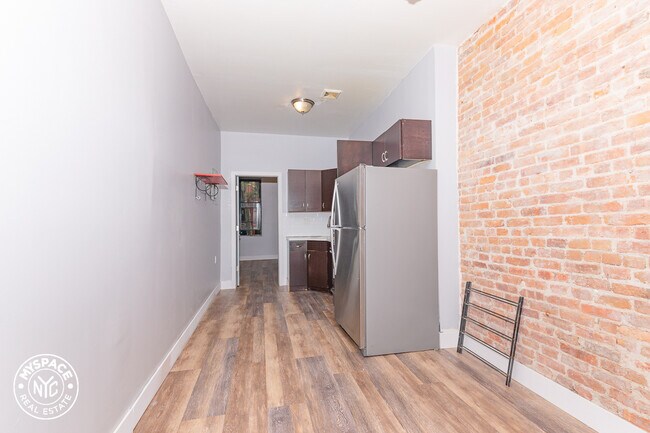 Foto del edificio - 477 Chauncey St