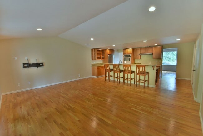 Building Photo - 3bd/2ba Lake Forest Park Home