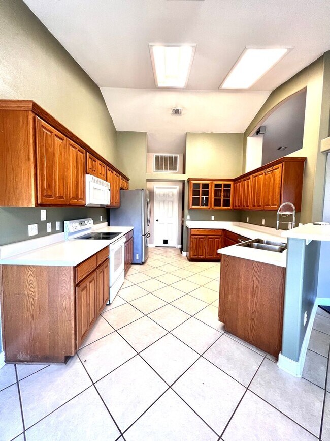 Foto del edificio - Beautiful Home In Oak Hollow Estates