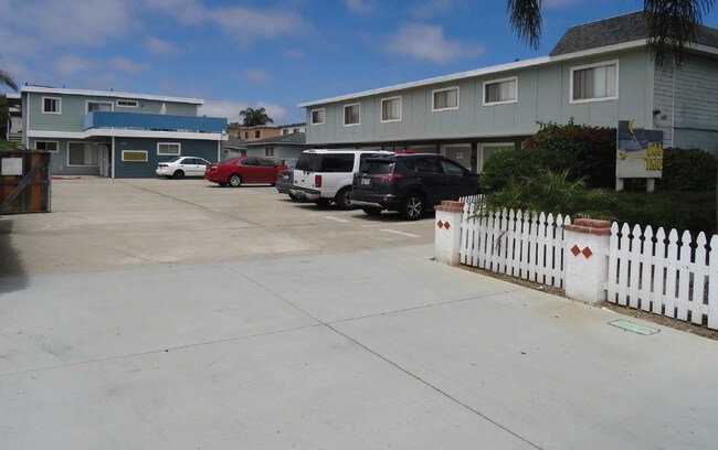 Building Photo - Ebb Tide Apartments
