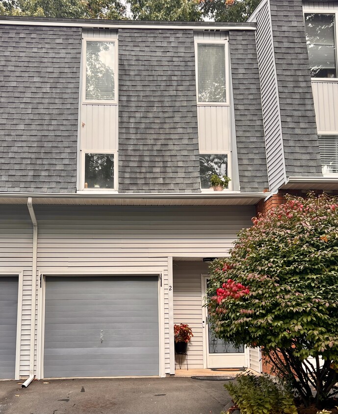 Foto principal - 410 Farmington Ave