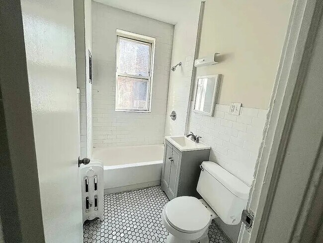 Foto del edificio - 490 E 23rd St