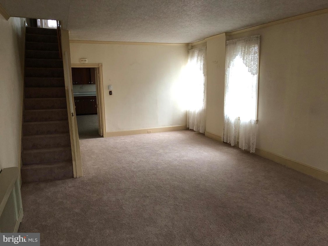 Primary Photo - 1411 Maple St