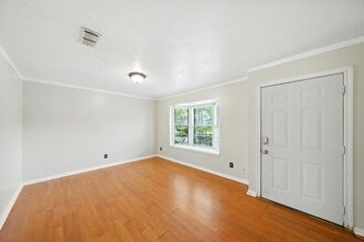 Building Photo - 10666 Hazelhurst Dr