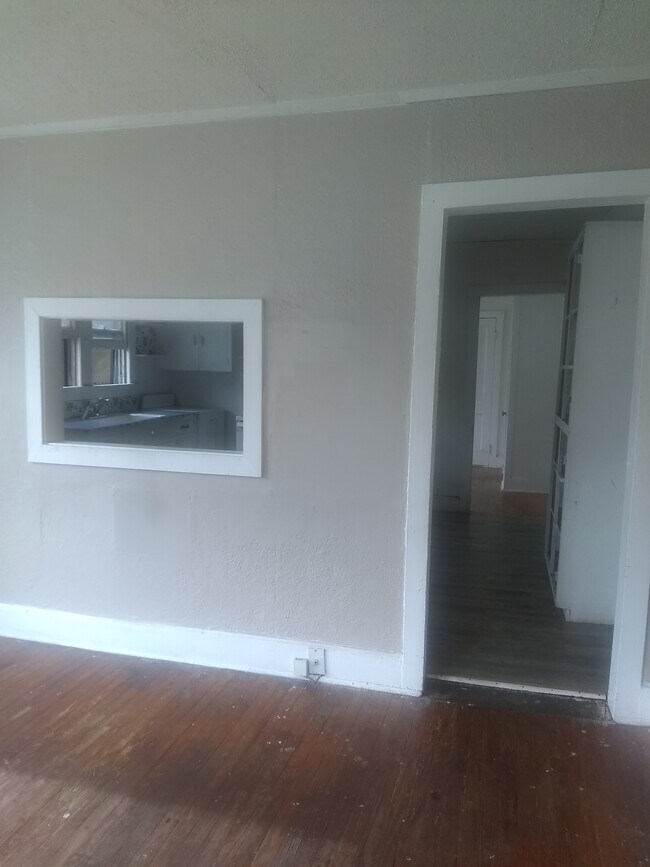 LIVING ROOM - 1014 NE 8th Ave