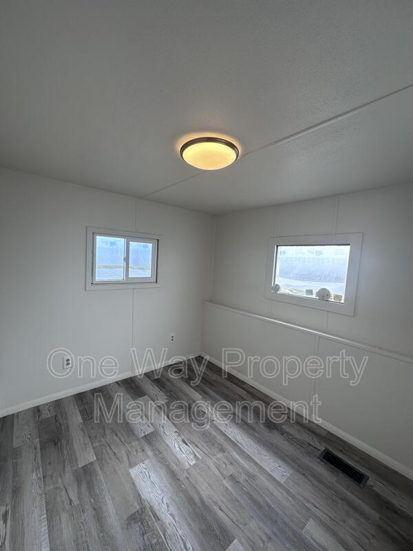 Primary Photo - 2303 S Greeley Hwy