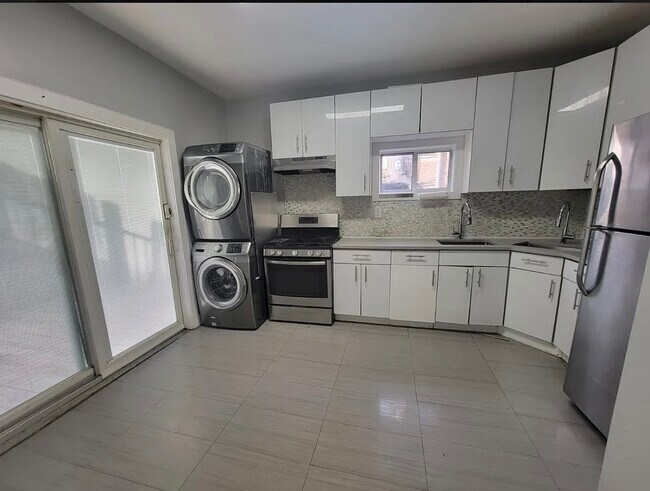 Foto del edificio - 676 E 5th St