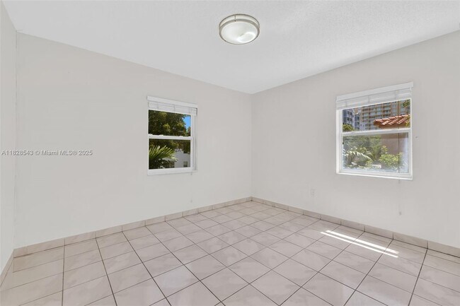 Foto del edificio - 3762 SW 27th St