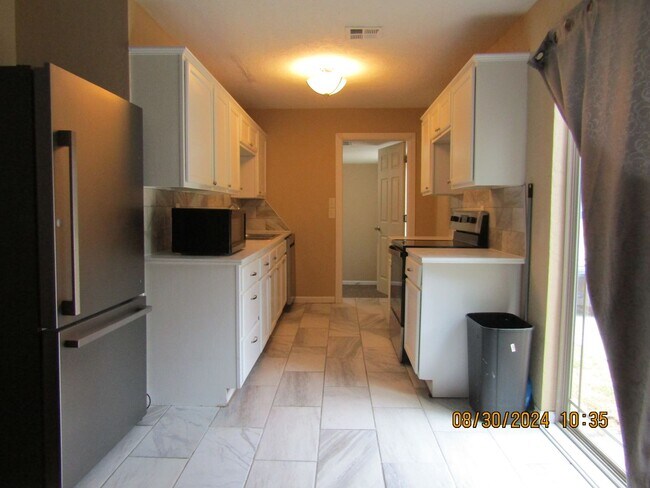 Foto del edificio - Move In Special: $200 off on The First Ful...