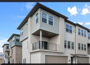 Building Photo - 564 N Buffalo Grass Ln