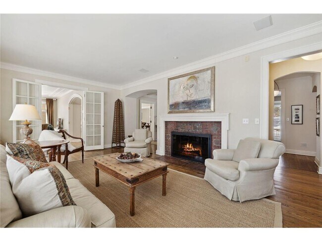 Foto del edificio - 2810 W Lake of the Isles Pkwy