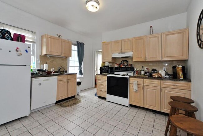 Foto del edificio - Brighton 3 Bed w/ Porch, Yard & Laundry – No Fee!