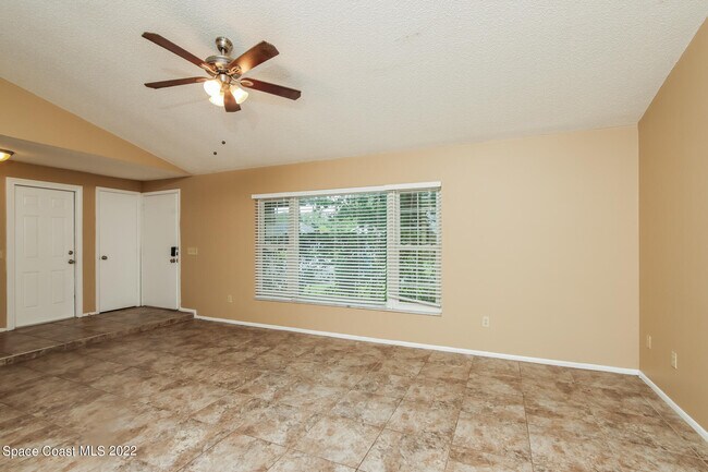 Foto del edificio - 1367 Unter Ave NW