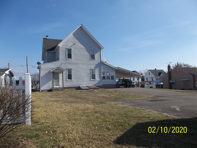 Rear Entrance & parking - 349 Washington St