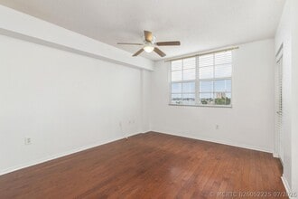 Building Photo - 1801 N Flagler Dr