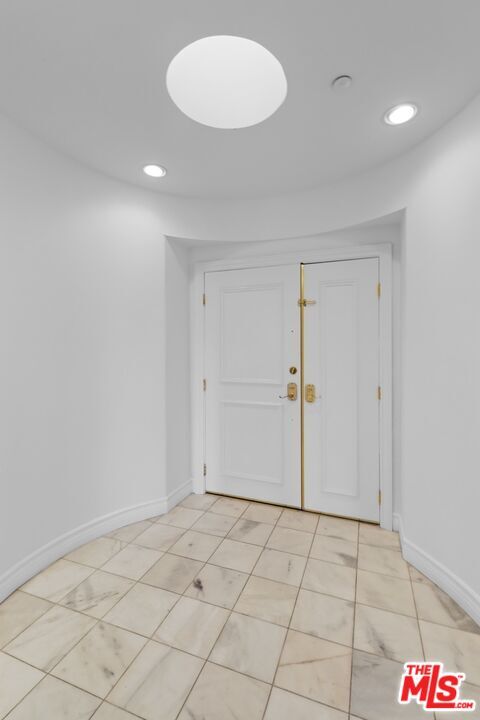 Foto del edificio - 121 N Almont Dr