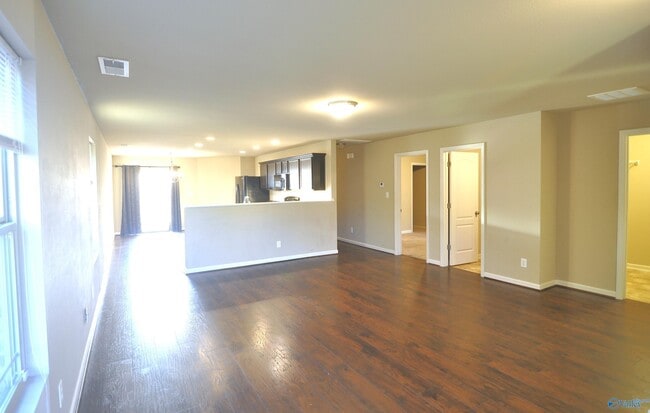 Building Photo - 126 Darrow Creek Dr