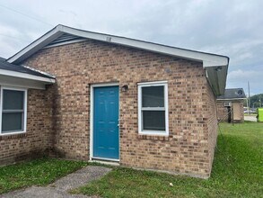 Building Photo - 112 Nandina Ct