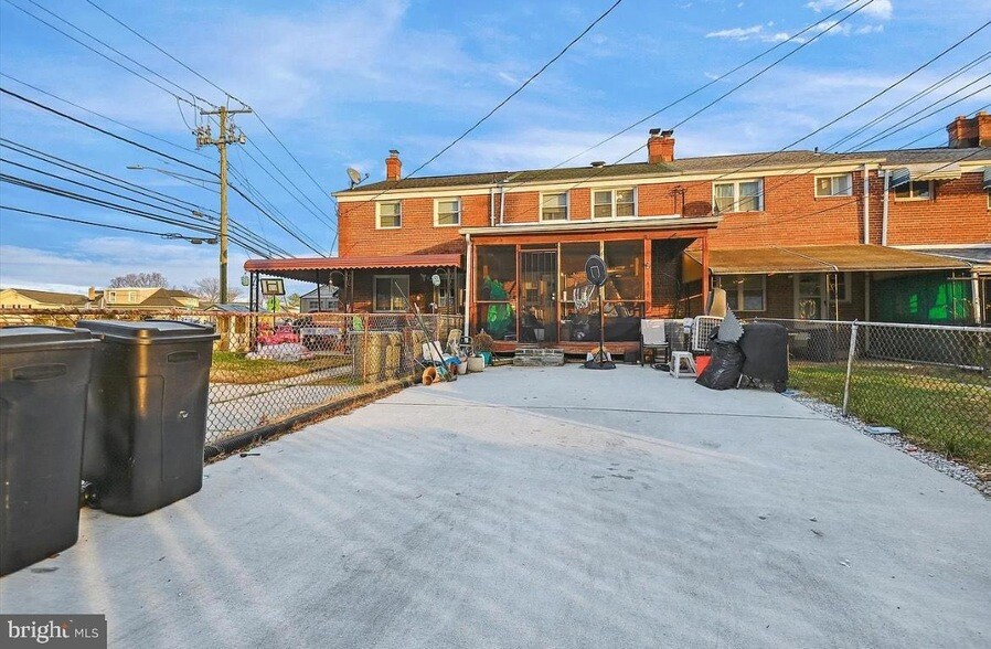 Foto del edificio - 7908 Wallace Rd