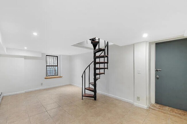Foto del edificio - 619 E 5th St