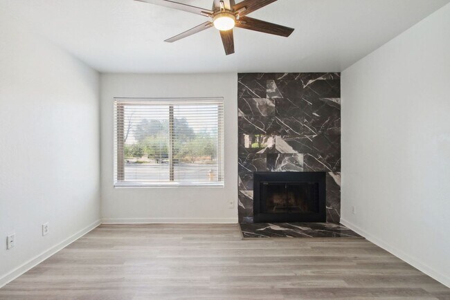 Foto del edificio - 2 Bedroom/2 Bath Condo in Phoenix