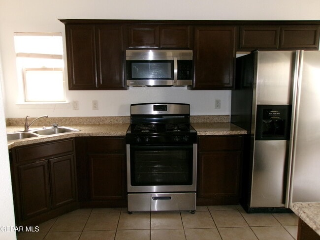 Building Photo - 4704 Pistolero Ln