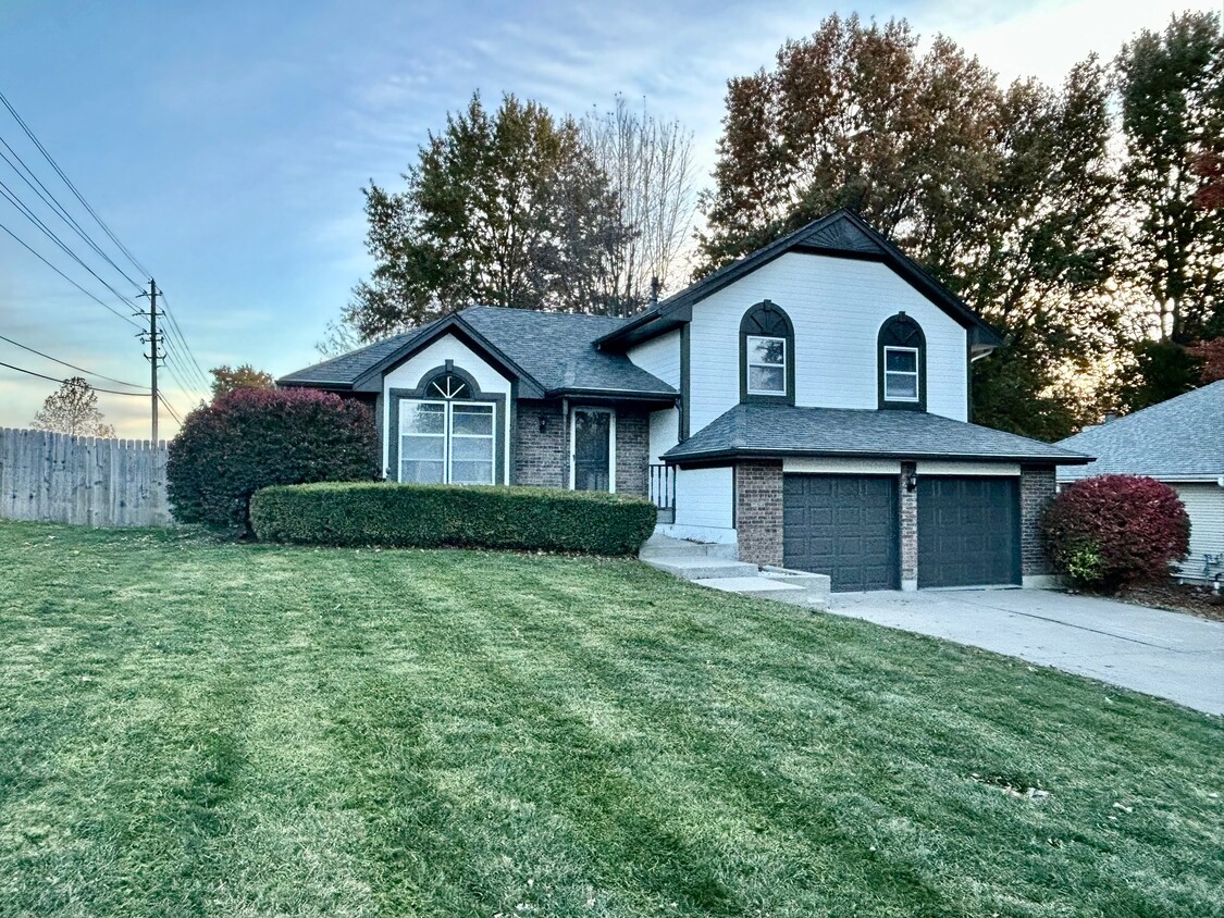 Foto principal - 1001 SW Twin Creek Dr