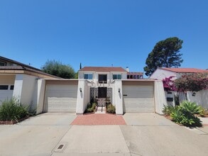 Building Photo - 11 Meadowsweet Way