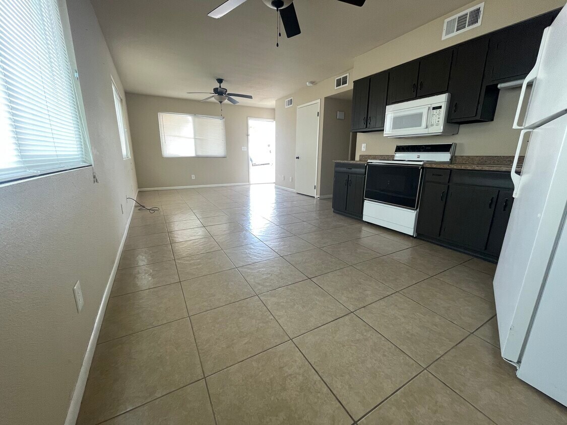 2986 Winterhaven Dr Unit B, Lake Havasu City, AZ 86404 Apartments in