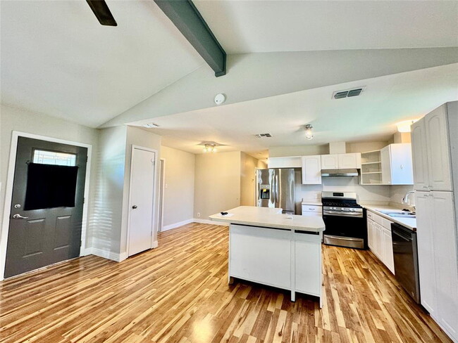 Foto del edificio - Charming Ranch Style Home Near Parmer Lane...