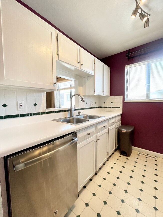 Building Photo - 3 Bedroom Condo in Arvada!