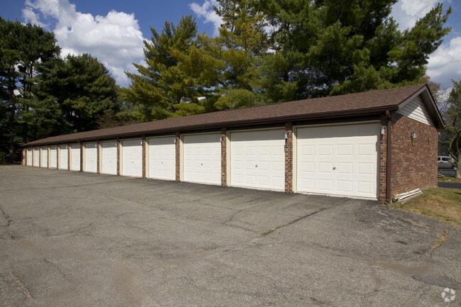 Building Photo - Lakeplace