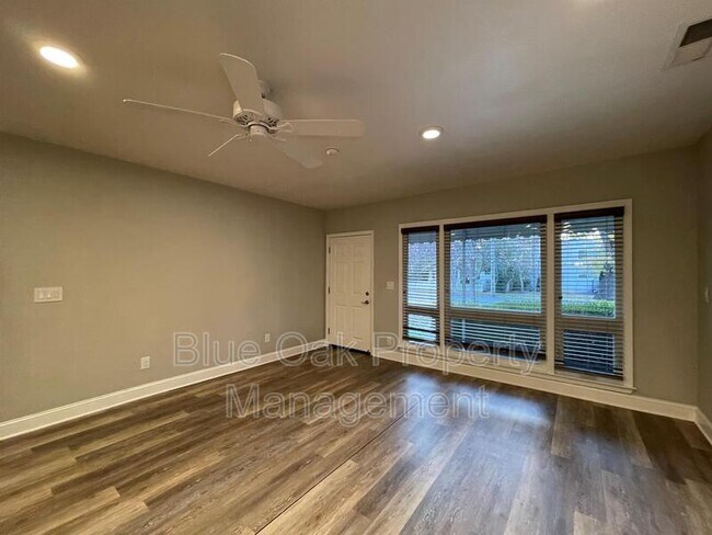 Foto del edificio - 1152 Magnolia Ave