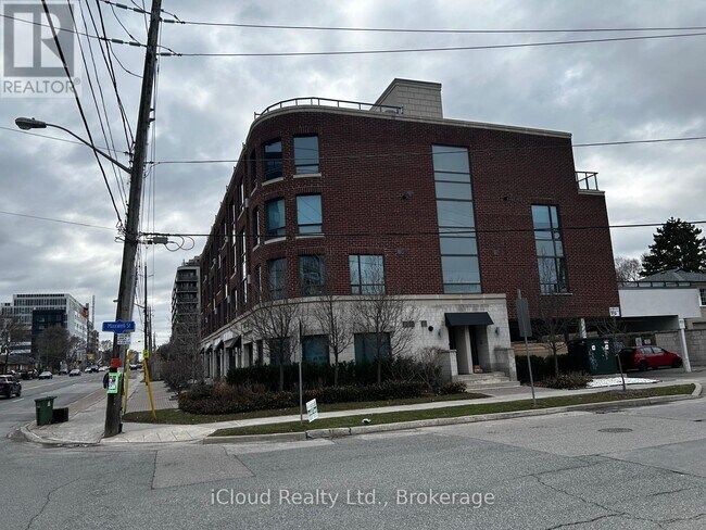 Photo du bâtiment - 724 Sheppard Ave W